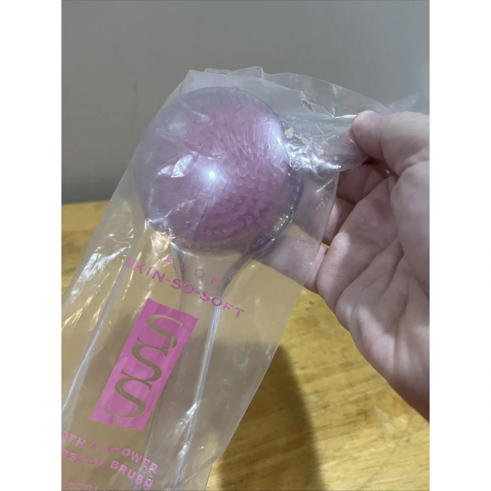 AVON Skin So Soft  Bath & Shower Massage Brush, Curved Handle‎ NOS Vtg